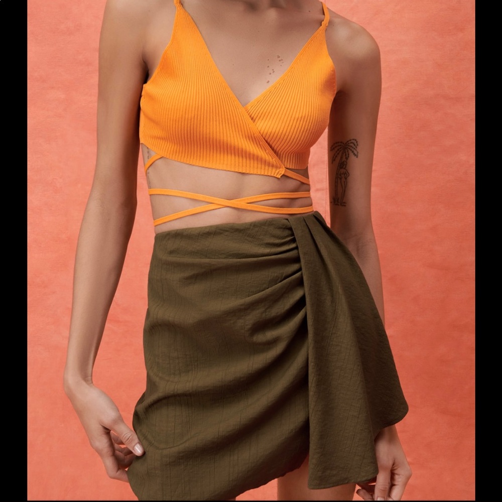Zara Ruched Mini Skirt - Picture 5 of 9